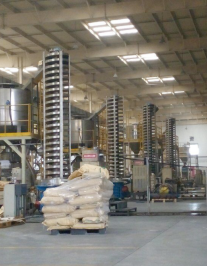 振动垂直提升机使用现场